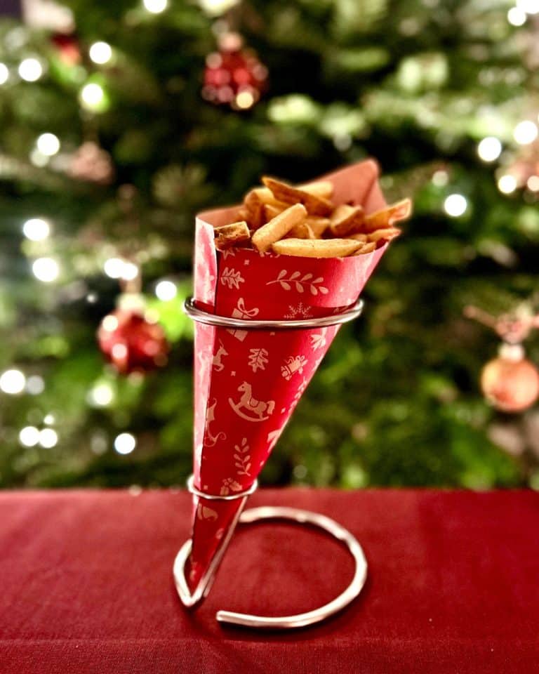 Christmas Chip Cones, cFestive Paper Cones for Chips, Street Food & Winter Events